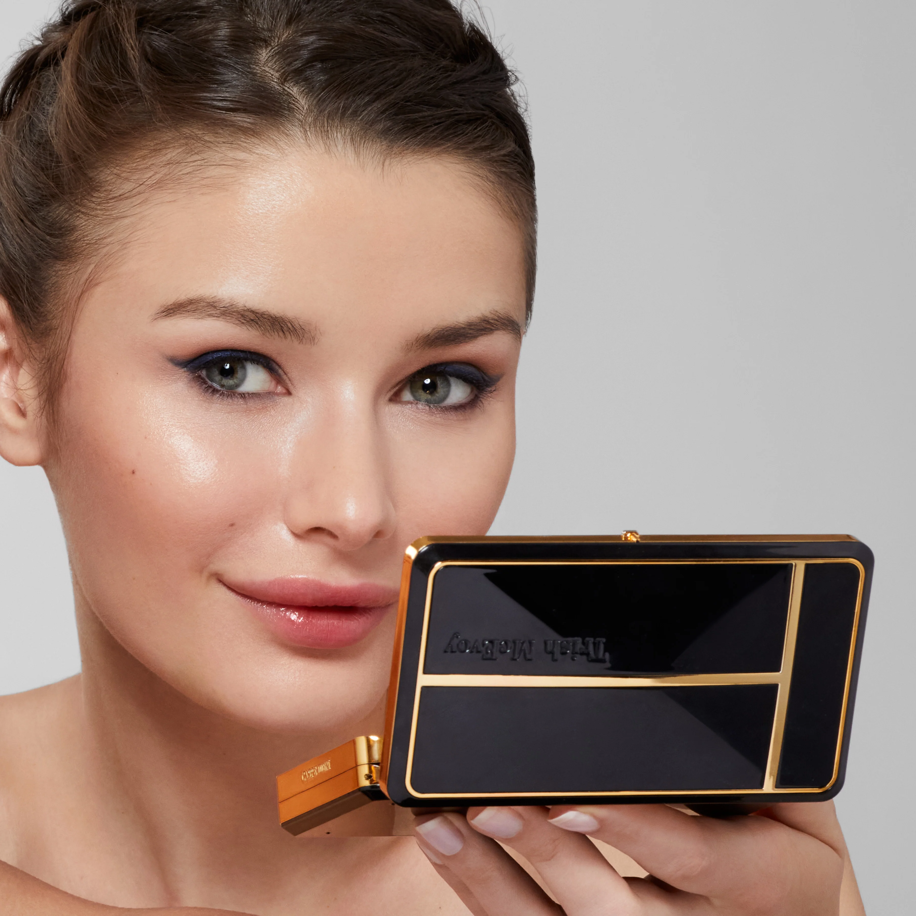 Makeup Wardrobing® Deluxe Refillable Compact 2 - Image 3
